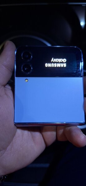 Vand telefon Samsung Galaxy Flip Z 4