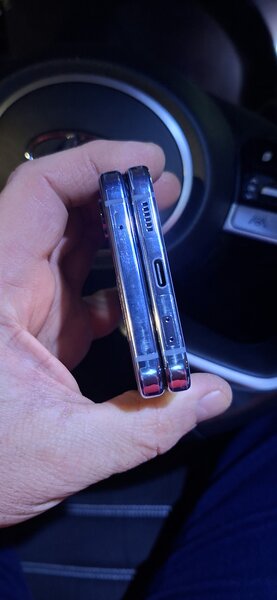 Vand telefon Samsung Galaxy Flip Z 4