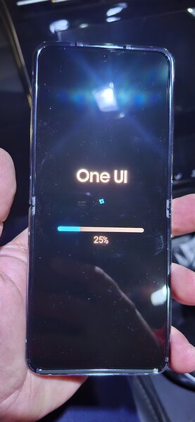 Vand telefon Samsung Galaxy Flip Z 4